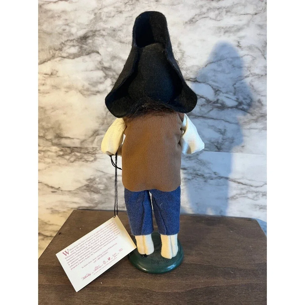 Byers Choice The Carolers 2001 Boy with Slingshot Williamsburg Christmas SIGNED